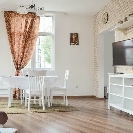Host Housee Angel's -2 Bedroom, 2 Bathroom In Centre *